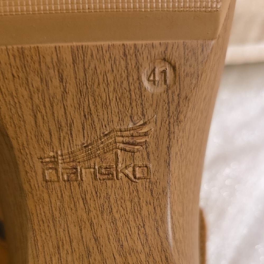 Dansko Tan Sandals Strappy Comfort Design - Picture 9 of 11